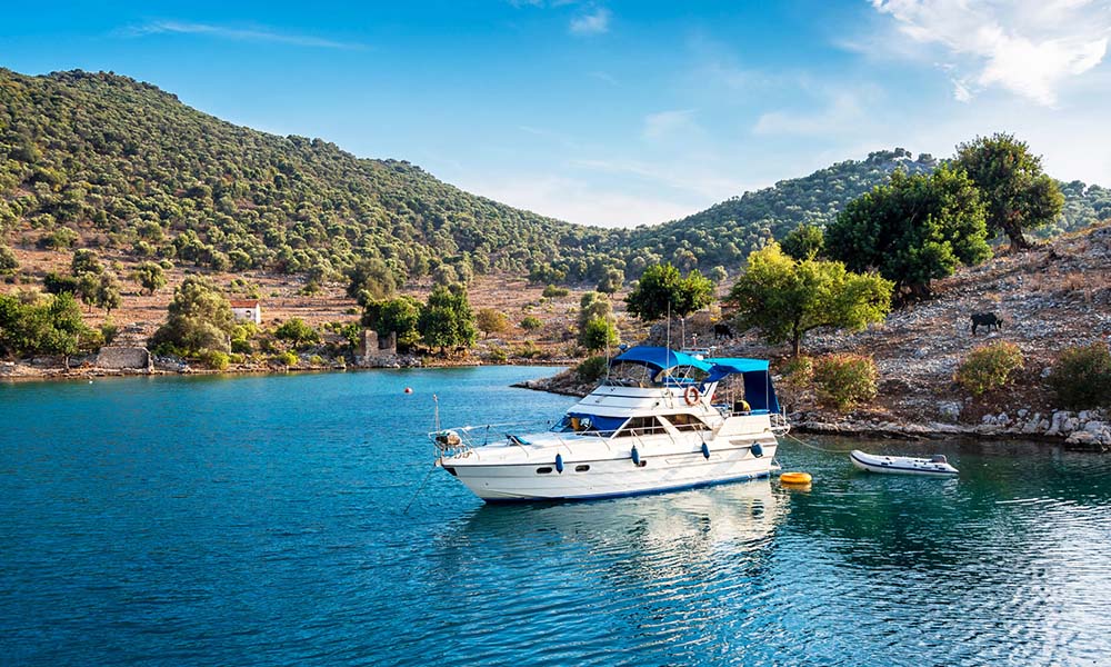 Göcek’te unutulmaz bir mavi yolculuğa çıkmak için Kaptan Göcek’i tercih edin. Güvenli, konforlu ve lüks bir tatil deneyimi için doğru yerdesiniz!